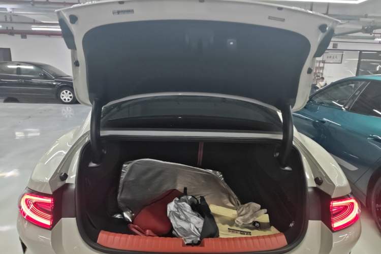 Used Xiaomi Auto SU7 2024 Four-Wheel Drive Ultra-Long Range Advanced Intelligent Driving Max Edition Trunk