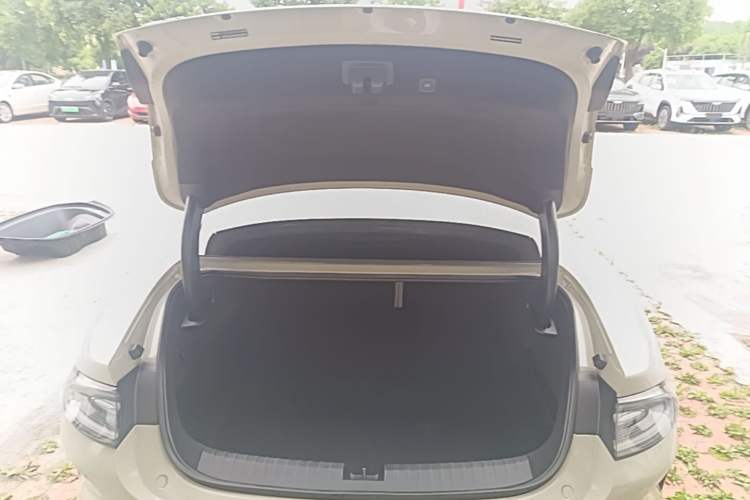 Used Xiaomi Auto SU7 2024 Rear-Drive Ultra-Long Range Advanced Pro-Level Intelligent Driving Version Trunk