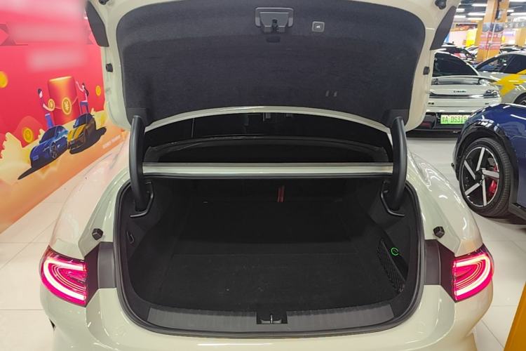 Used Xiaomi Auto SU7 2024 Four-Wheel Drive Ultra-Long Range Advanced Intelligent Driving Max Edition Trunk