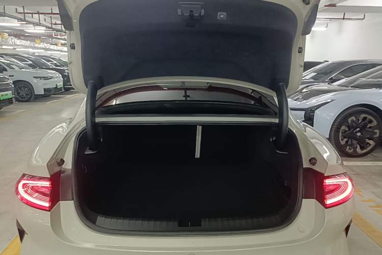 Used Xiaomi Auto SU7 2024 Rear-Drive Standard Founder Edition Trunk