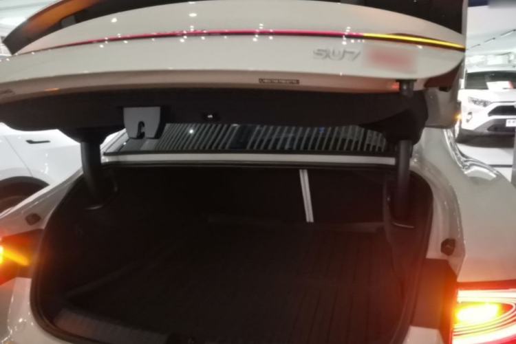 Used Xiaomi Auto SU7 2024 Four-Wheel Drive Ultra-Long Range Advanced Intelligent Driving Max Edition Trunk