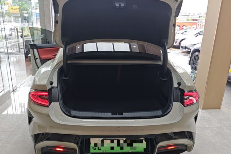 Used Xiaomi Auto SU7 2024 Four-Wheel Drive Ultra-Long Range Advanced Intelligent Driving Max Edition Trunk