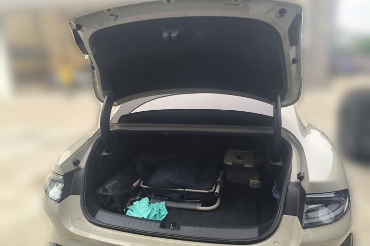 Used Xiaomi Auto SU7 2024 Rear-Drive Long-Range Intelligent Driving Version Trunk