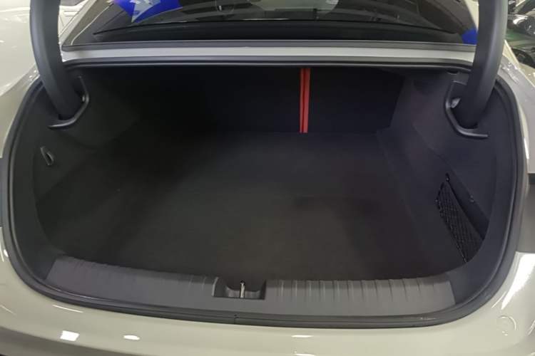 Used Xiaomi Auto SU7 2024 Rear-Drive Long-Range Intelligent Driving Version Trunk
