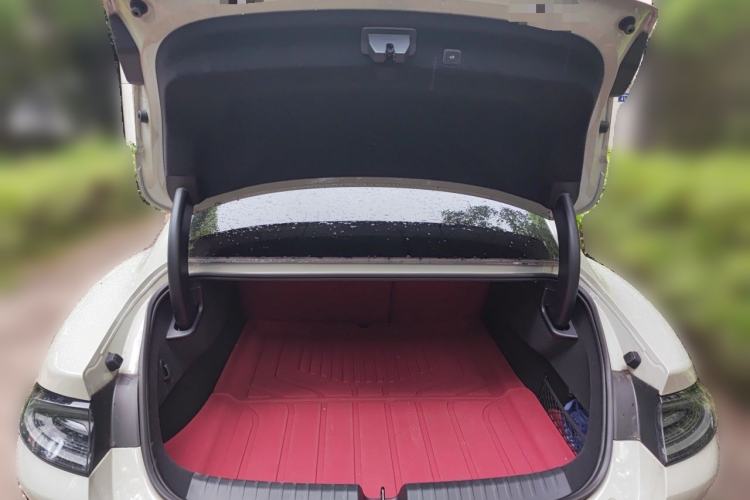 Used Xiaomi Auto SU7 2024 Four-Wheel Drive Ultra-Long Range Advanced Intelligent Driving Max Edition Trunk
