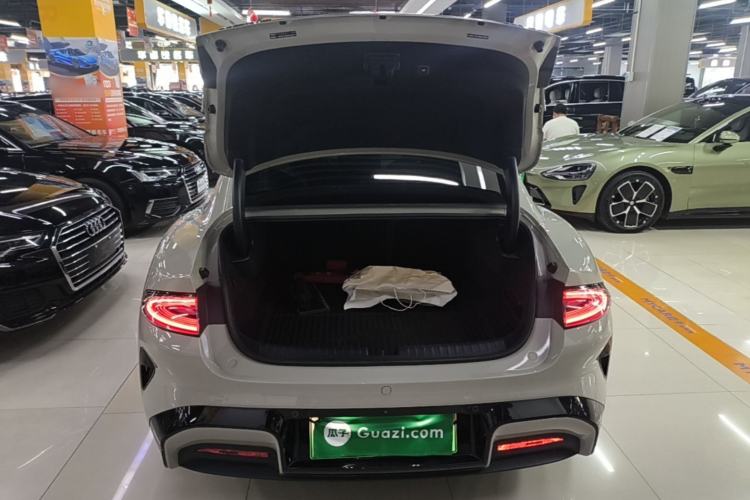 Used Xiaomi Auto SU7 2024 Four-Wheel Drive Ultra-Long Range Advanced Intelligent Driving Max Edition Trunk