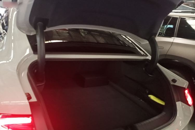 Used Xiaomi Auto SU7 2024 Rear-Drive Ultra-Long Range Advanced Pro-Level Intelligent Driving Version Trunk