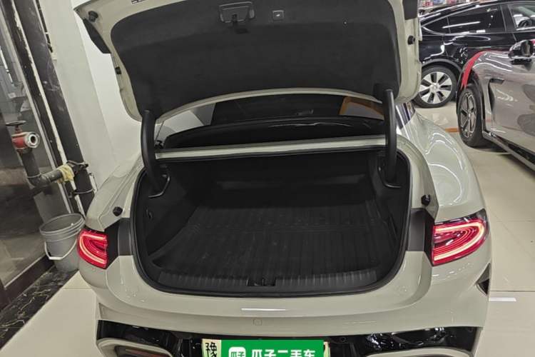 Used Xiaomi Auto SU7 2024 Four-Wheel Drive Ultra-Long Range Advanced Intelligent Driving Max Edition Trunk