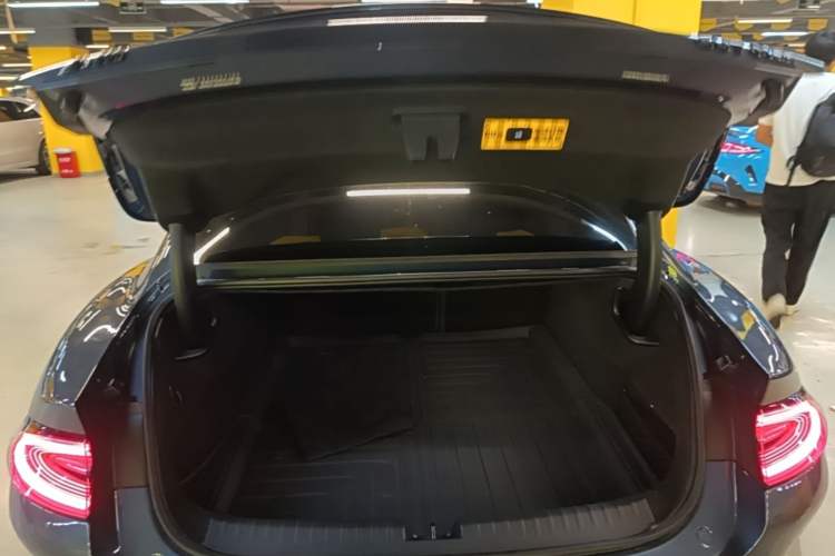 Used Xiaomi Auto SU7 2024 Four-Wheel Drive Ultra-Long Range Advanced Intelligent Driving Max Edition Trunk