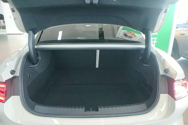Used Xiaomi Auto SU7 2024 Four-Wheel Drive Ultra-Long Range Advanced Intelligent Driving Max Edition Trunk