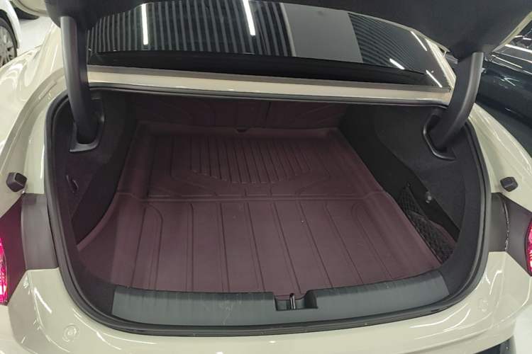 Used Xiaomi Auto SU7 2024 Four-Wheel Drive Ultra-Long Range Advanced Intelligent Driving Max Edition Trunk