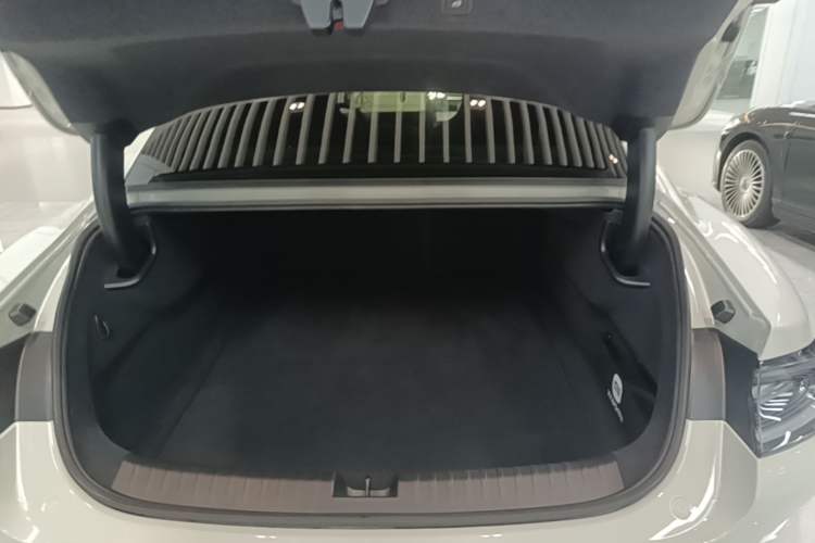 Used Xiaomi Auto SU7 2024 Rear-Drive Long-Range Intelligent Driving Version Trunk