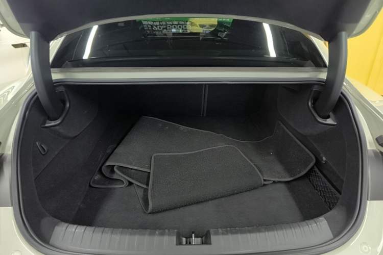 Used Xiaomi Auto SU7 2024 Four-Wheel Drive Ultra-Long Range Advanced Intelligent Driving Max Edition Trunk