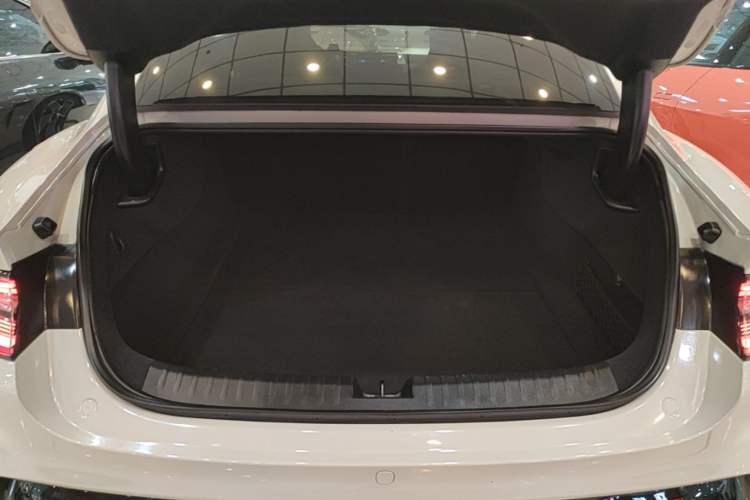 Used Xiaomi Auto SU7 2024 Rear-Drive Long-Range Intelligent Driving Version Trunk