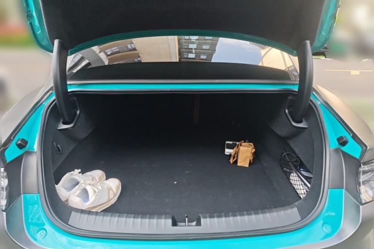 Used Xiaomi Auto SU7 2024 Four-Wheel Drive Ultra-Long Range Advanced Intelligent Driving Max Edition Trunk