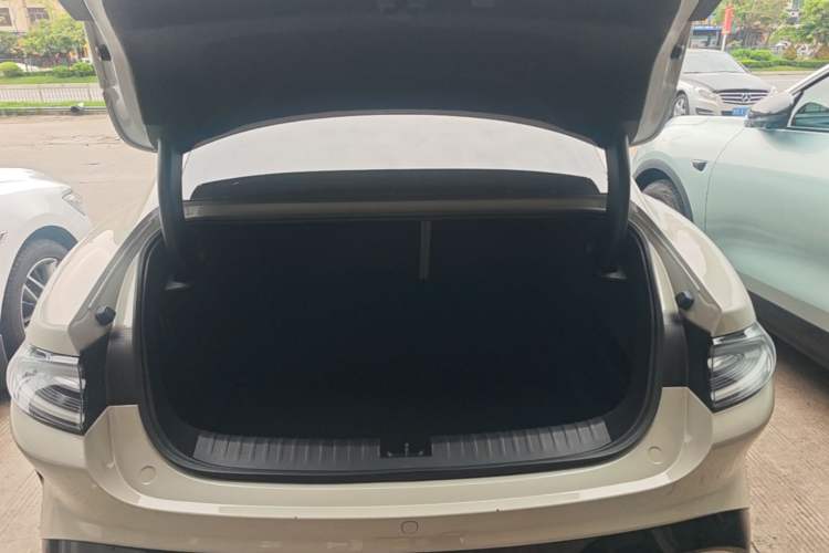 Used Xiaomi Auto SU7 2024 Rear-Drive Long-Range Intelligent Driving Version Trunk