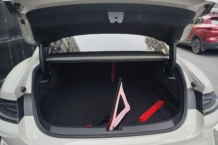 Used Xiaomi Auto SU7 2024 Rear-Drive Long-Range Intelligent Driving Version Trunk