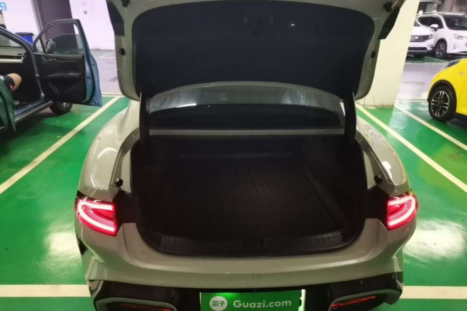 Used Xiaomi Auto SU7 2024 Four-Wheel Drive Ultra-Long Range Advanced Intelligent Driving Max Edition Trunk