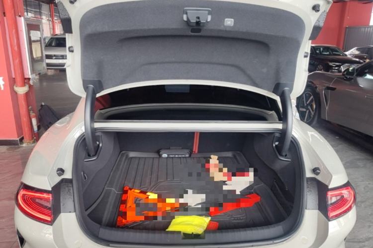 Used Xiaomi Auto SU7 2024 Four-Wheel Drive Ultra-Long Range Advanced Intelligent Driving Max Edition Trunk