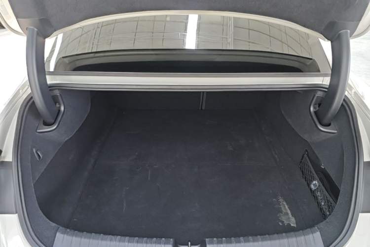 Used Xiaomi Auto SU7 2024 Four-Wheel Drive Ultra-Long Range Advanced Intelligent Driving Max Edition Trunk