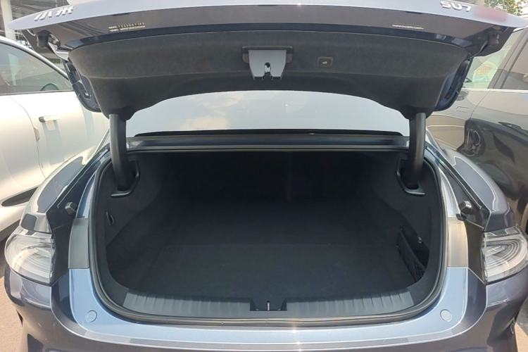 Used Xiaomi Auto SU7 2024 Four-Wheel Drive Ultra-Long Range Advanced Intelligent Driving Max Edition Trunk