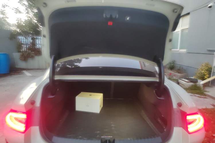 Used Xiaomi Auto SU7 2024 Rear-Drive Long-Range Intelligent Driving Version Trunk