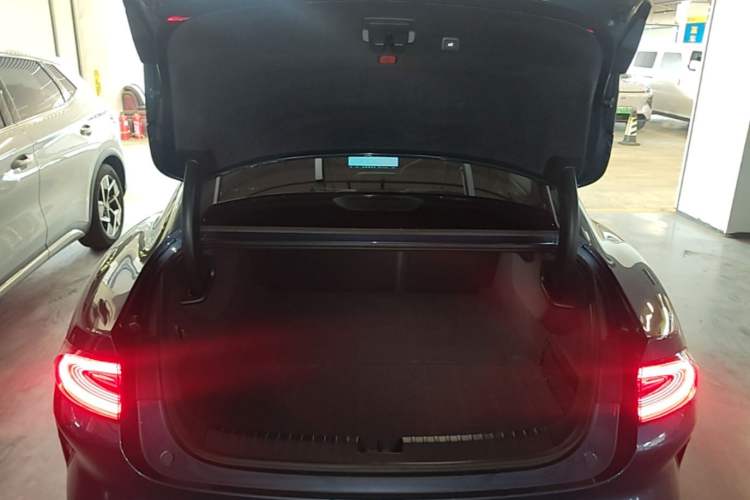 Used Xiaomi Auto SU7 2024 Four-Wheel Drive Ultra-Long Range Advanced Intelligent Driving Max Edition Trunk