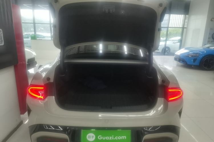 Used Xiaomi Auto SU7 2024 Four-Wheel Drive Ultra-Long Range Advanced Intelligent Driving Max Edition Trunk