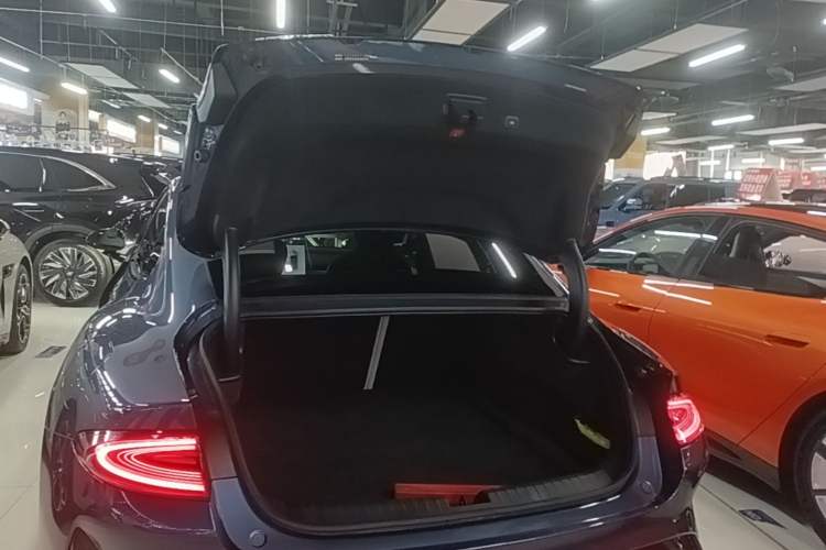 Used Xiaomi Auto SU7 2024 Four-Wheel Drive Ultra-Long Range Advanced Intelligent Driving Max Edition Trunk