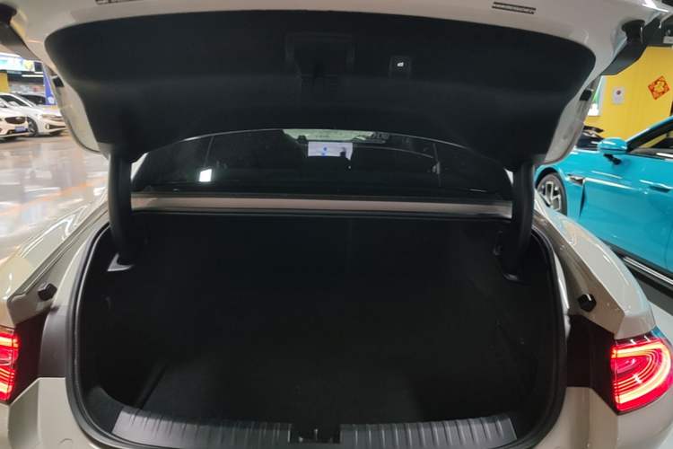 Used Xiaomi Auto SU7 2024 Rear-Drive Long-Range Intelligent Driving Version Trunk