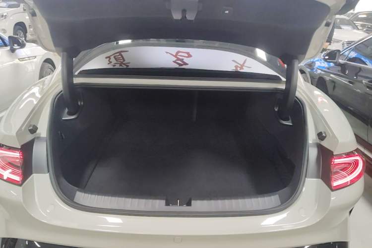 Used Xiaomi Auto SU7 2024 Rear-Drive Long-Range Intelligent Driving Version Trunk