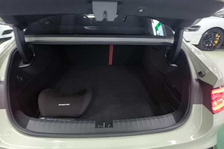 Used Xiaomi Auto SU7 2024 Four-Wheel Drive Ultra-Long Range Advanced Intelligent Driving Max Edition Trunk