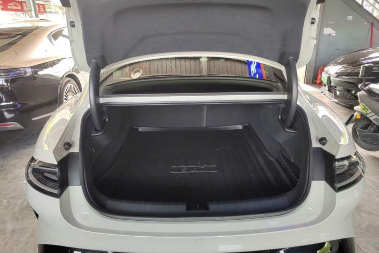 Used Xiaomi Auto SU7 2024 Rear-Drive Ultra-Long Range Advanced Pro-Level Intelligent Driving Version Trunk
