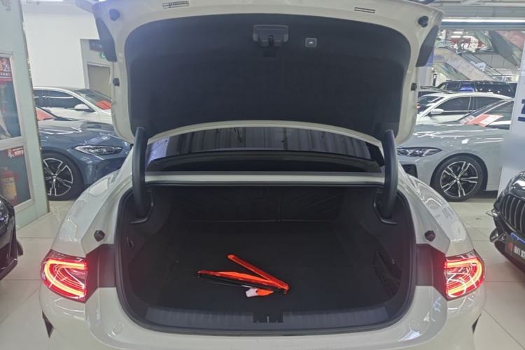 Used Xiaomi Auto SU7 2024 Four-Wheel Drive Ultra-Long Range Advanced Intelligent Driving Max Edition Trunk