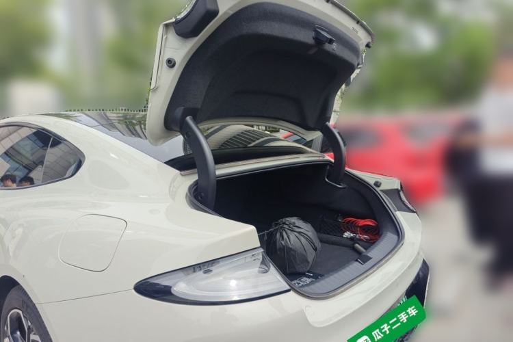 Used Xiaomi Auto SU7 2024 Four-Wheel Drive Ultra-Long Range Advanced Intelligent Driving Max Edition Trunk