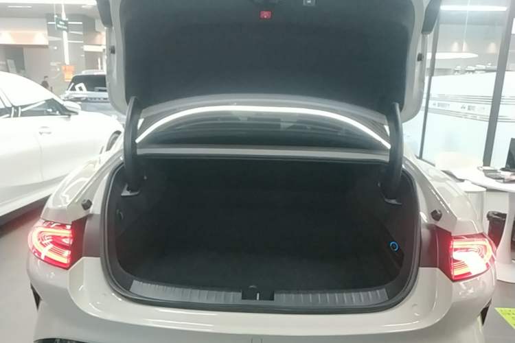 Used Xiaomi Auto SU7 2024 Rear-Drive Ultra-Long Range Advanced Pro-Level Intelligent Driving Version Trunk