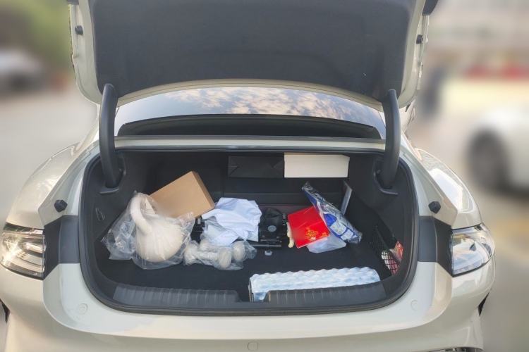 Used Xiaomi Auto SU7 2024 Four-Wheel Drive Ultra-Long Range Advanced Intelligent Driving Max Edition Trunk