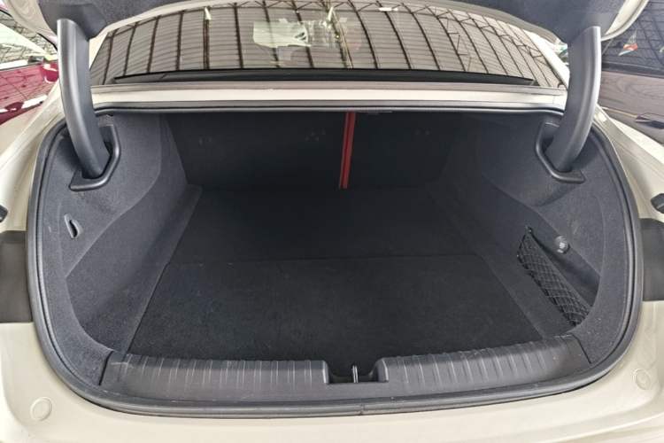 Used Xiaomi Auto SU7 2024 Four-Wheel Drive Ultra-Long Range Advanced Intelligent Driving Max Edition Trunk