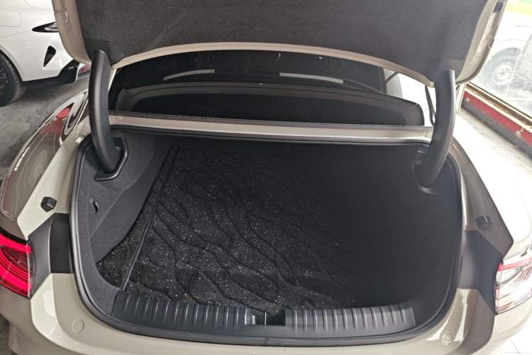 Used Xiaomi Auto SU7 2024 Rear-Drive Long-Range Intelligent Driving Version Trunk