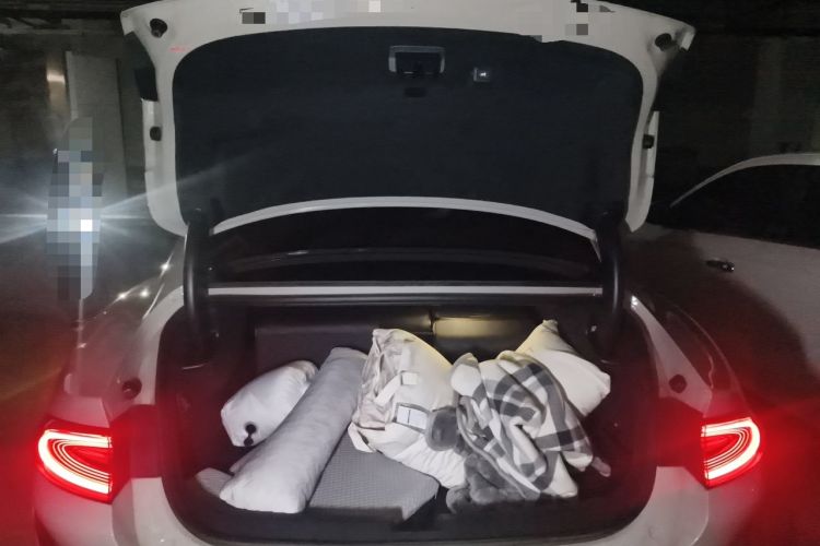 Used Xiaomi Auto SU7 2024 Four-Wheel Drive Ultra-Long Range Advanced Intelligent Driving Max Edition Trunk