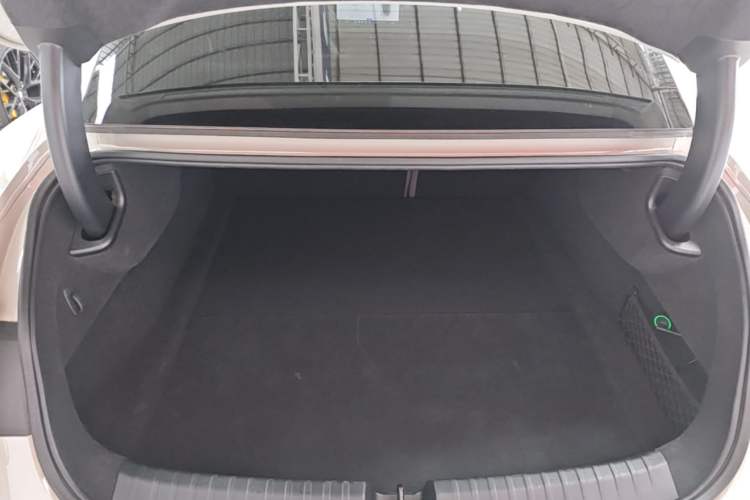 Used Xiaomi Auto SU7 2024 Four-Wheel Drive Ultra-Long Range Advanced Intelligent Driving Max Edition Trunk