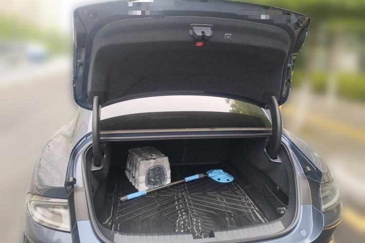 Used Xiaomi Auto SU7 2024 Four-Wheel Drive Ultra-Long Range Advanced Intelligent Driving Max Edition Trunk