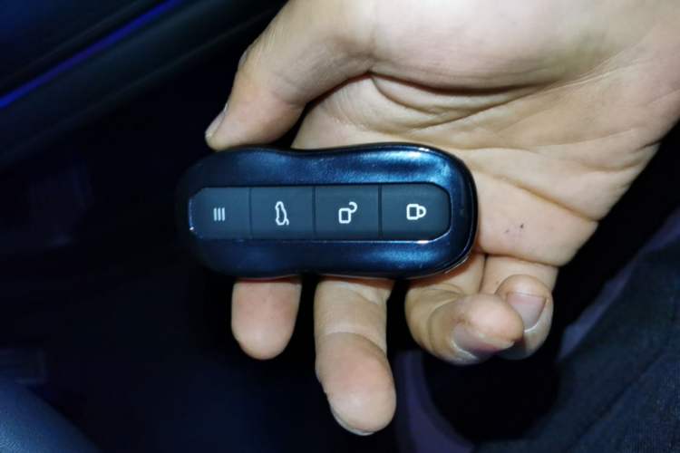 Used Xiaomi Auto SU7 2024 Four-Wheel Drive Ultra-Long Range Advanced Intelligent Driving Max Edition Vehicle Key