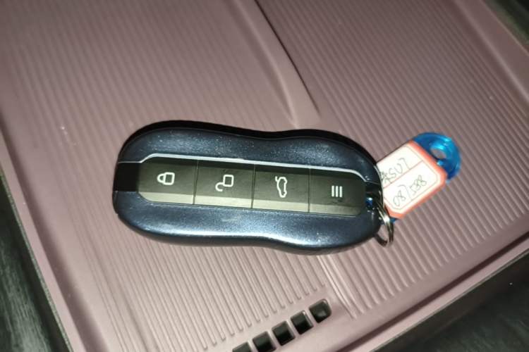 Used Xiaomi Auto SU7 2024 Four-Wheel Drive Ultra-Long Range Advanced Intelligent Driving Max Edition Vehicle Key