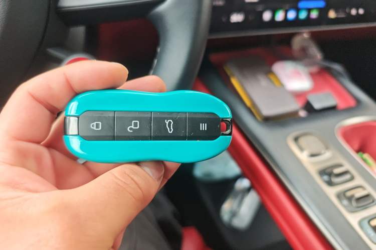 Used Xiaomi Auto SU7 2024 Four-Wheel Drive Ultra-Long Range Advanced Intelligent Driving Max Edition Vehicle Key