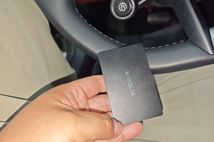 Used Xiaomi Auto SU7 2024 Rear-Drive Ultra-Long Range Advanced Pro-Level Intelligent Driving Version Vehicle Key