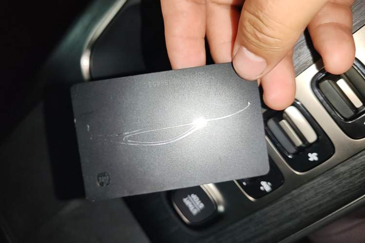Used Xiaomi Auto SU7 2024 Four-Wheel Drive Ultra-Long Range Advanced Intelligent Driving Max Edition Vehicle Key