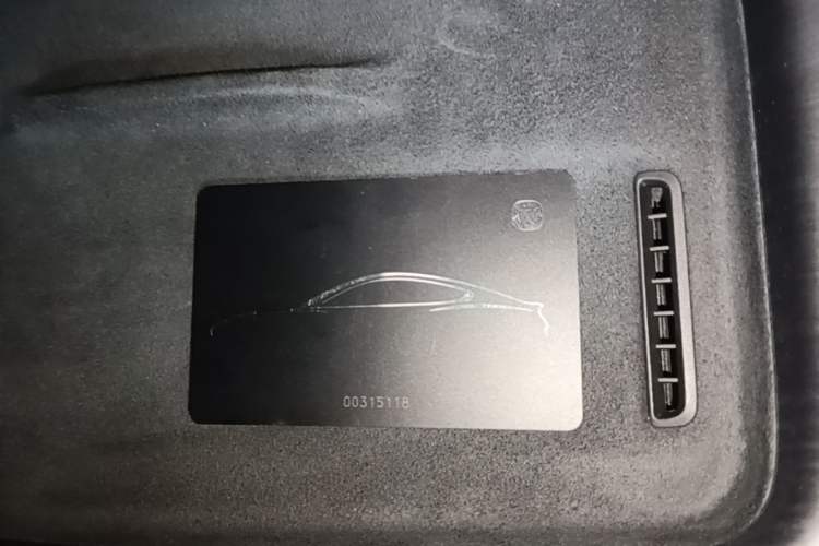 Used Xiaomi Auto SU7 2024 Rear-Drive Ultra-Long Range Advanced Pro-Level Intelligent Driving Version Vehicle Key