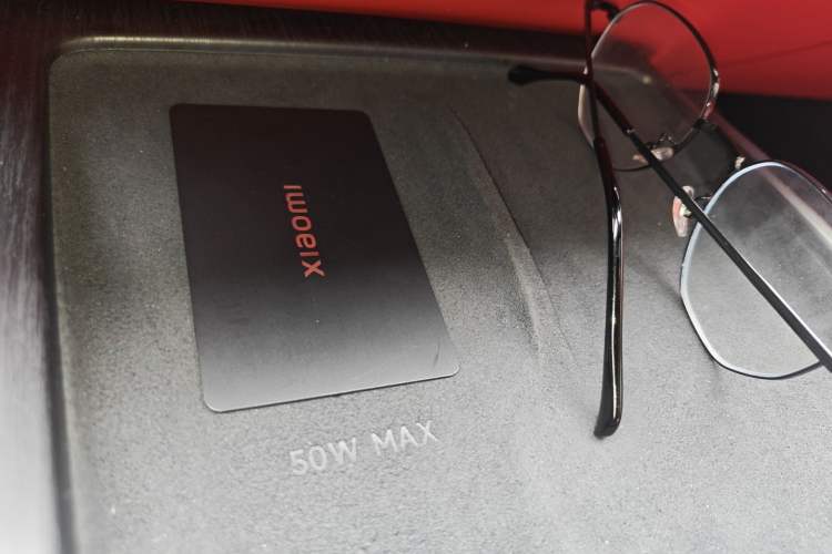 Used Xiaomi Auto SU7 2024 Rear-Drive Ultra-Long Range Advanced Pro-Level Intelligent Driving Version Vehicle Key
