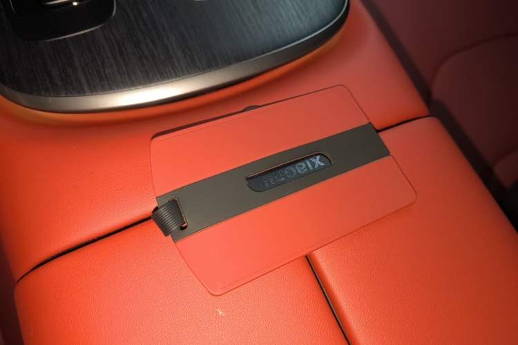 Used Xiaomi Auto SU7 2024 Four-Wheel Drive Ultra-Long Range Advanced Intelligent Driving Max Edition Vehicle Key